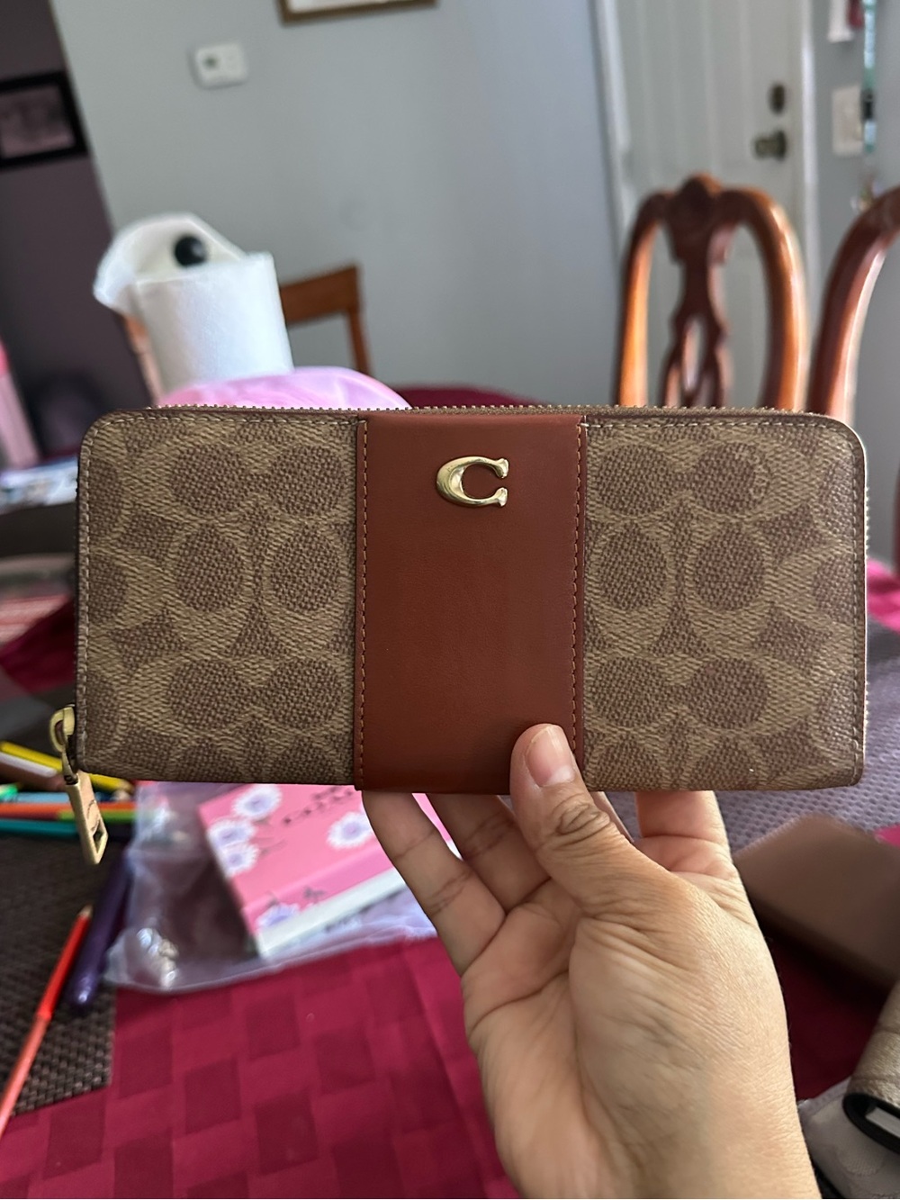 Coach Essential Slim Accordion Zip Wallet